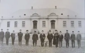 School building in Hoffnungstal, built in 1910/1911 (not the original built in the 1800s). (Source: Hoffnungstal: BIlder einer deutschen Siedlung in Bessarabien)